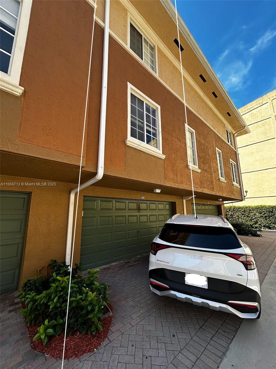 AVENTI AT AVENTURA CONDO - Residential