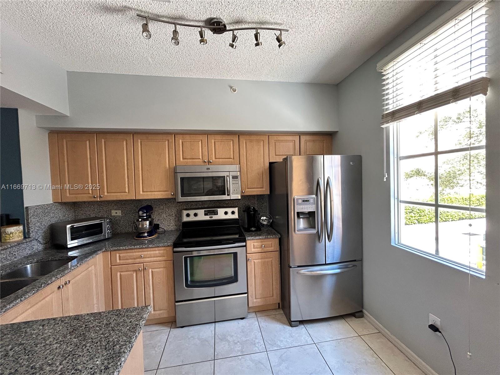 AVENTI AT AVENTURA CONDO - Residential