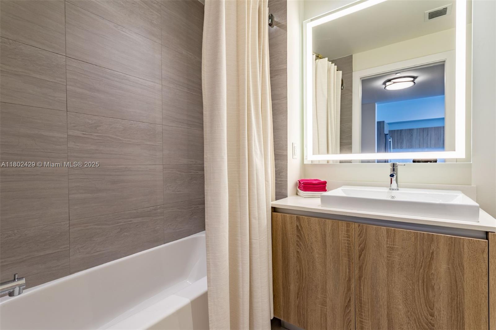AVENTURA PARKSQUARE RESID - Residential Lease