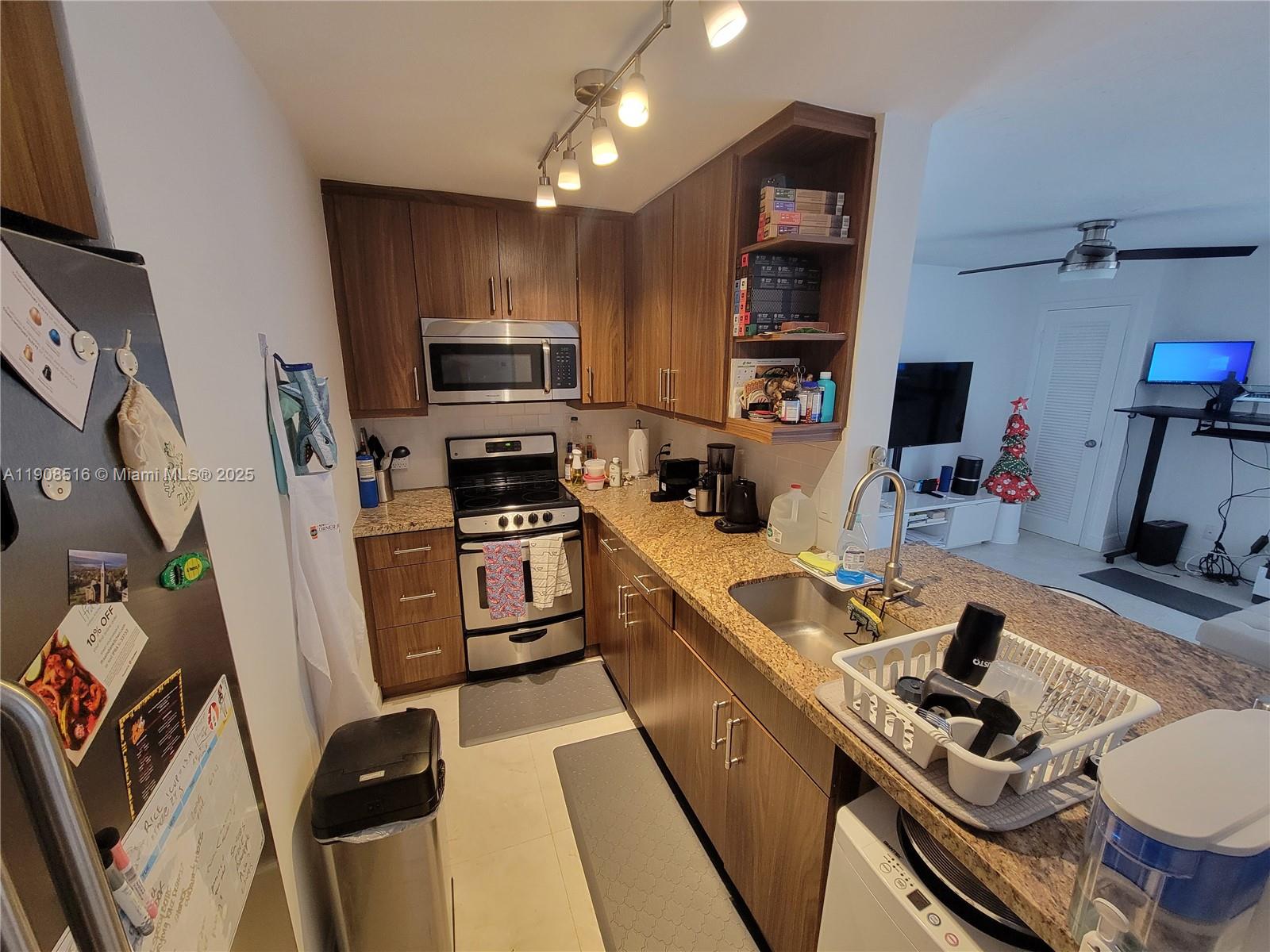 VIRGINIA OAKS CONDO - Residential Lease