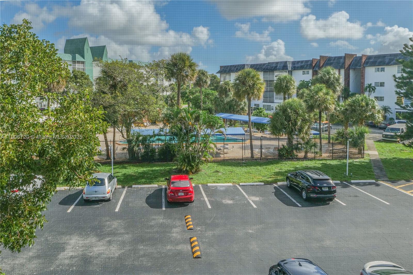 CASTLE APARTMENTS 15 COND - Residential