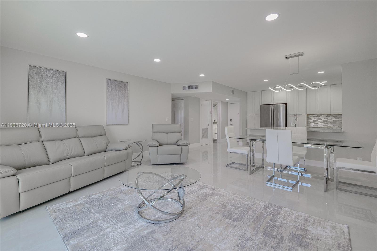 CASTLE APARTMENTS 15 COND - Residential