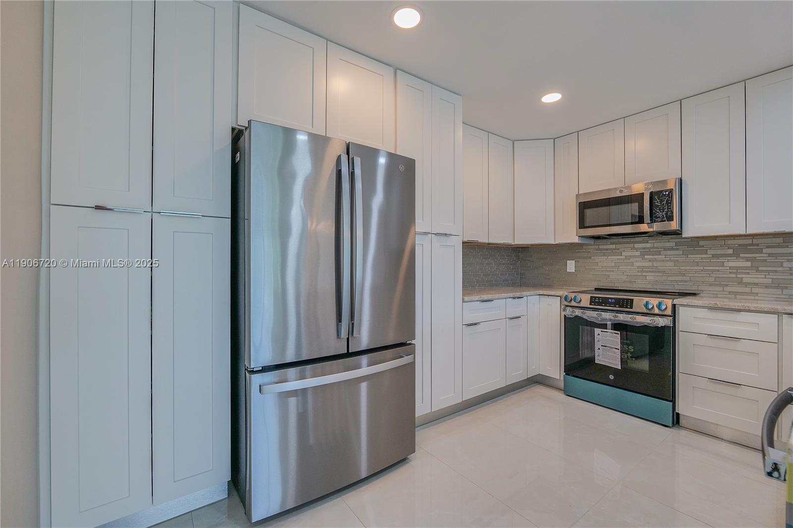 CASTLE APARTMENTS 15 COND - Residential