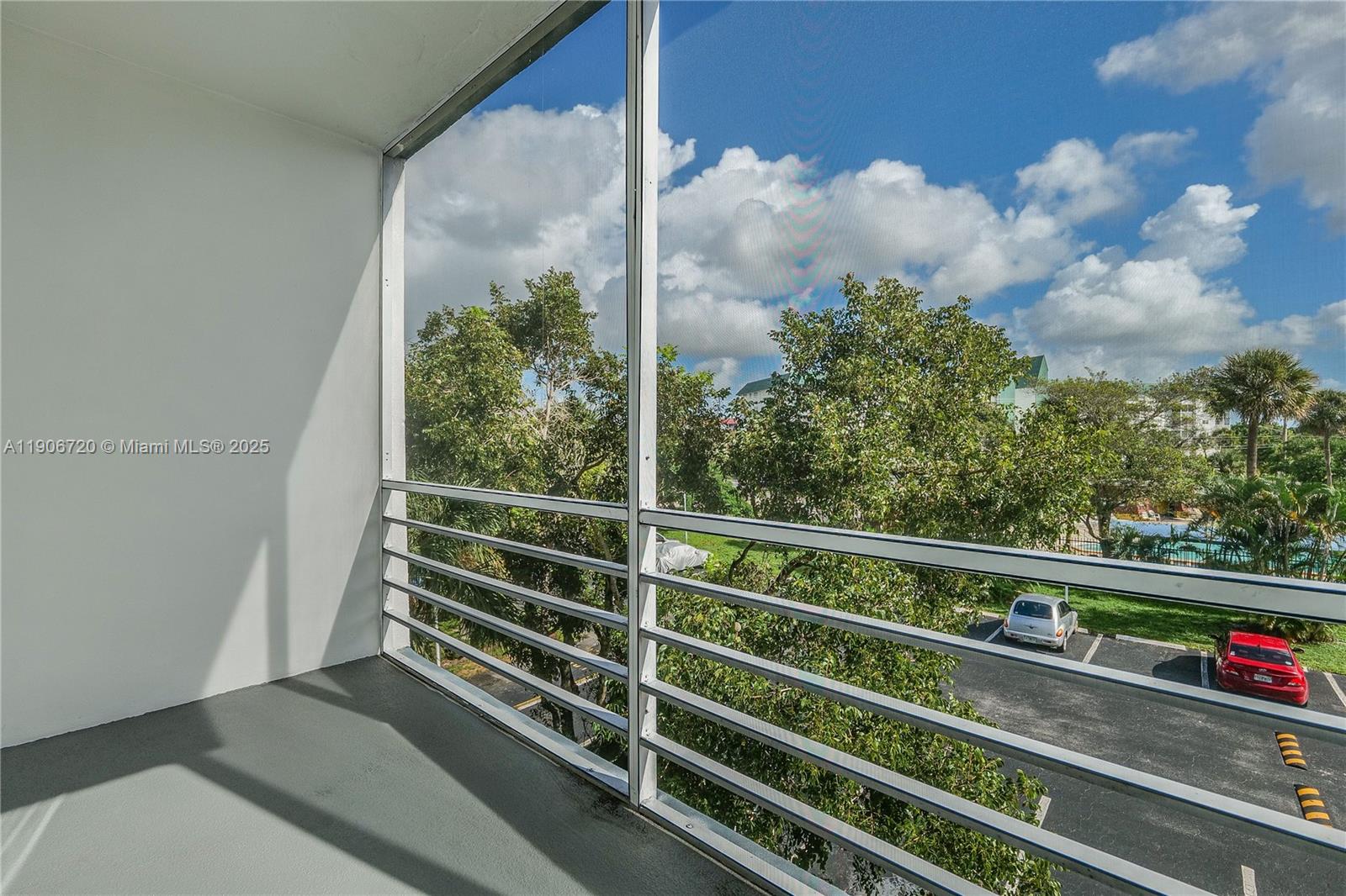 CASTLE APARTMENTS 15 COND - Residential