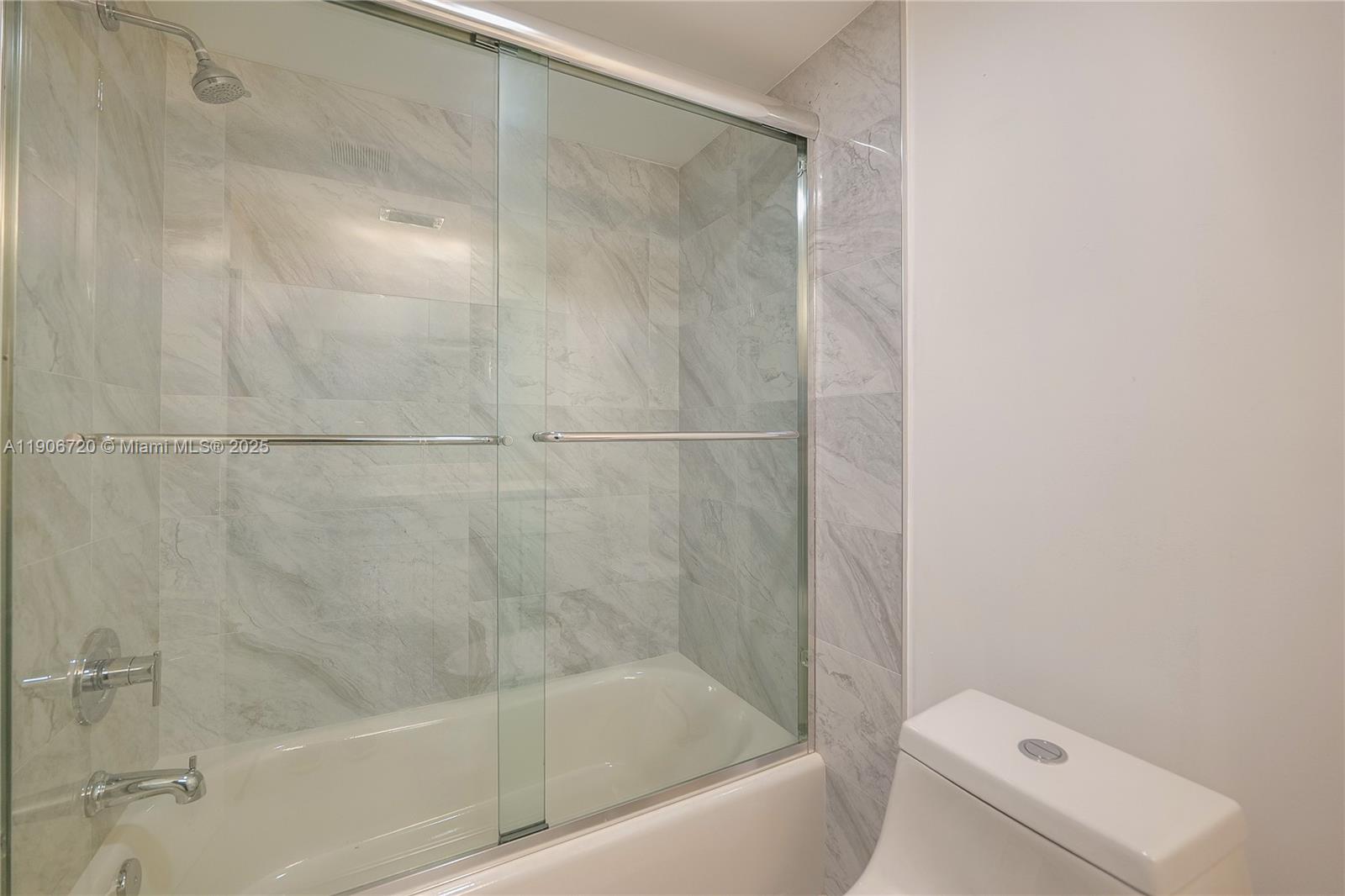 CASTLE APARTMENTS 15 COND - Residential