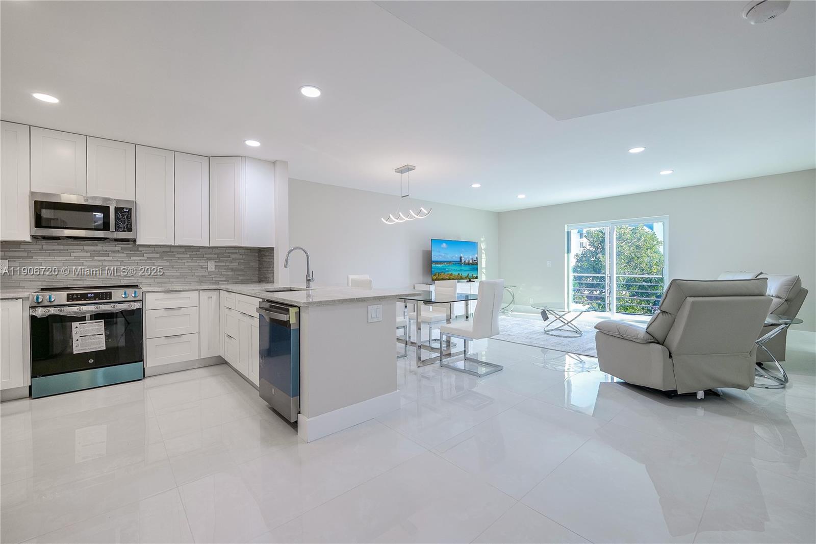 CASTLE APARTMENTS 15 COND - Residential