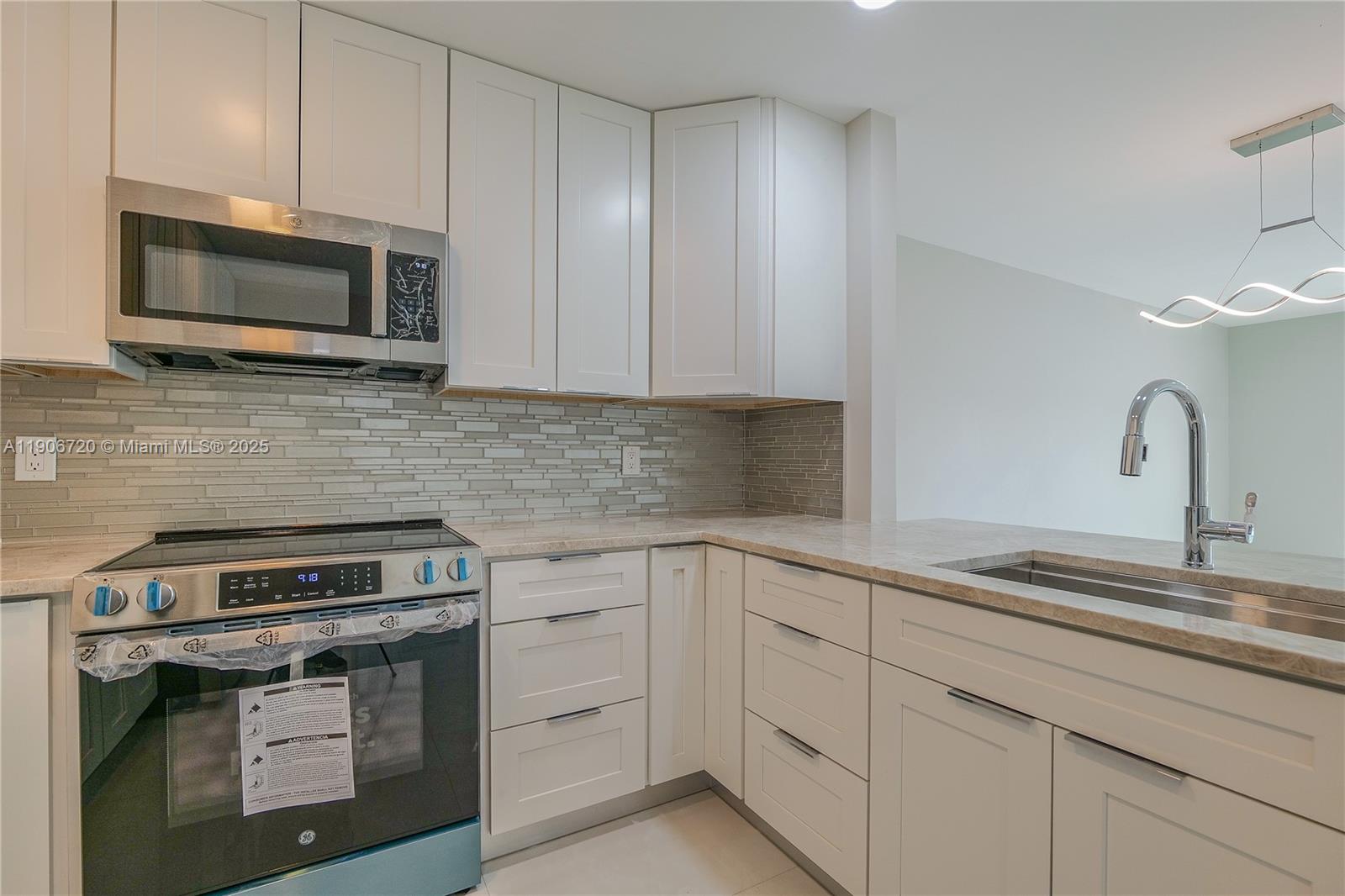 CASTLE APARTMENTS 15 COND - Residential