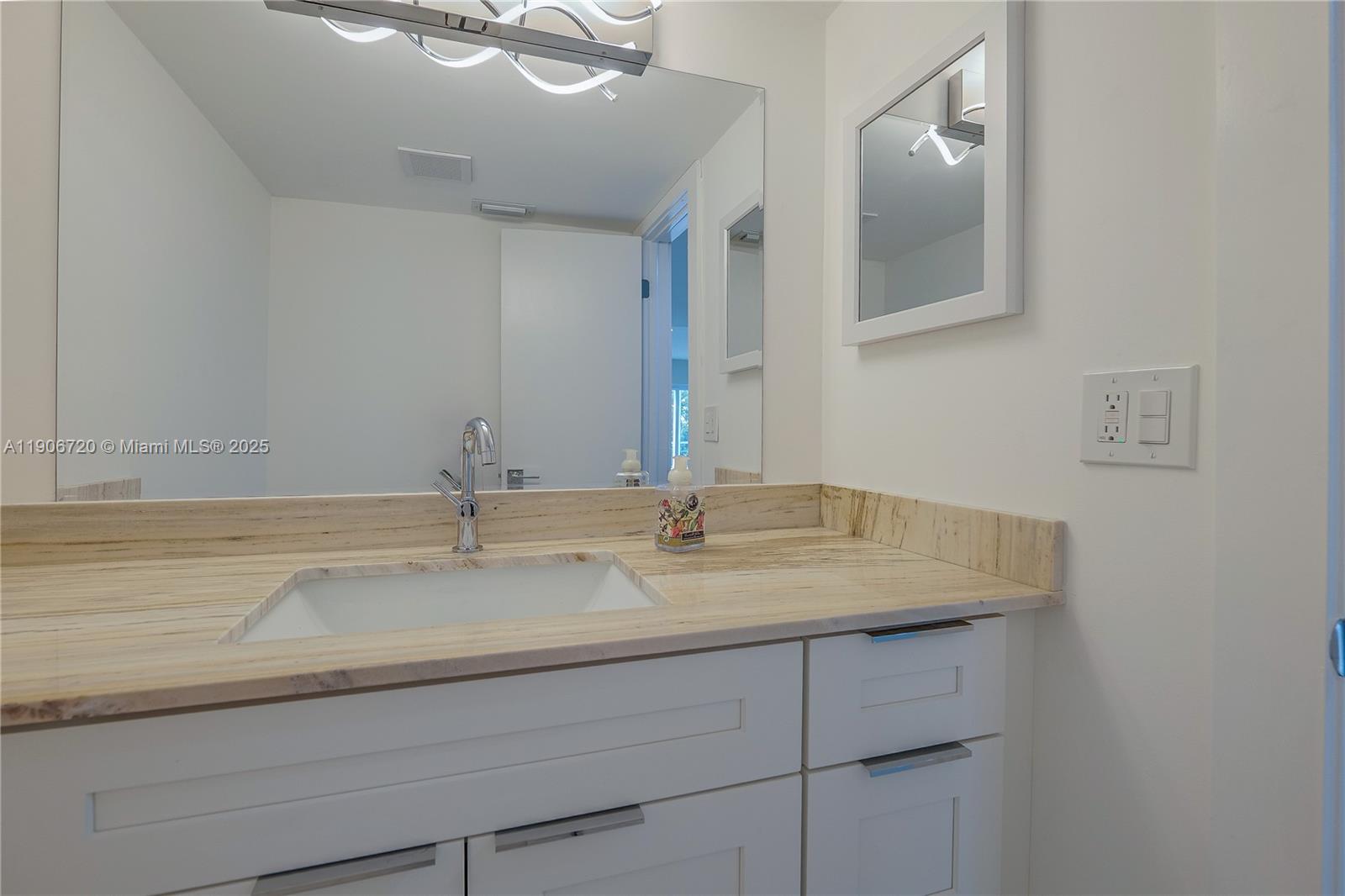 CASTLE APARTMENTS 15 COND - Residential