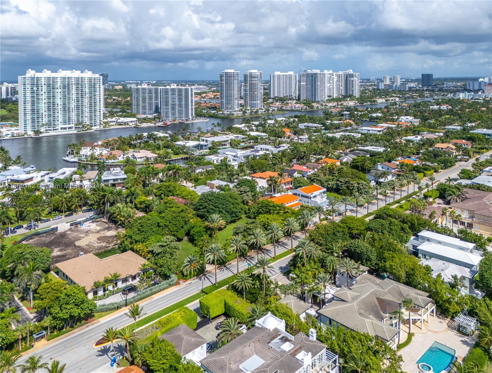 326 Ocean Blvd