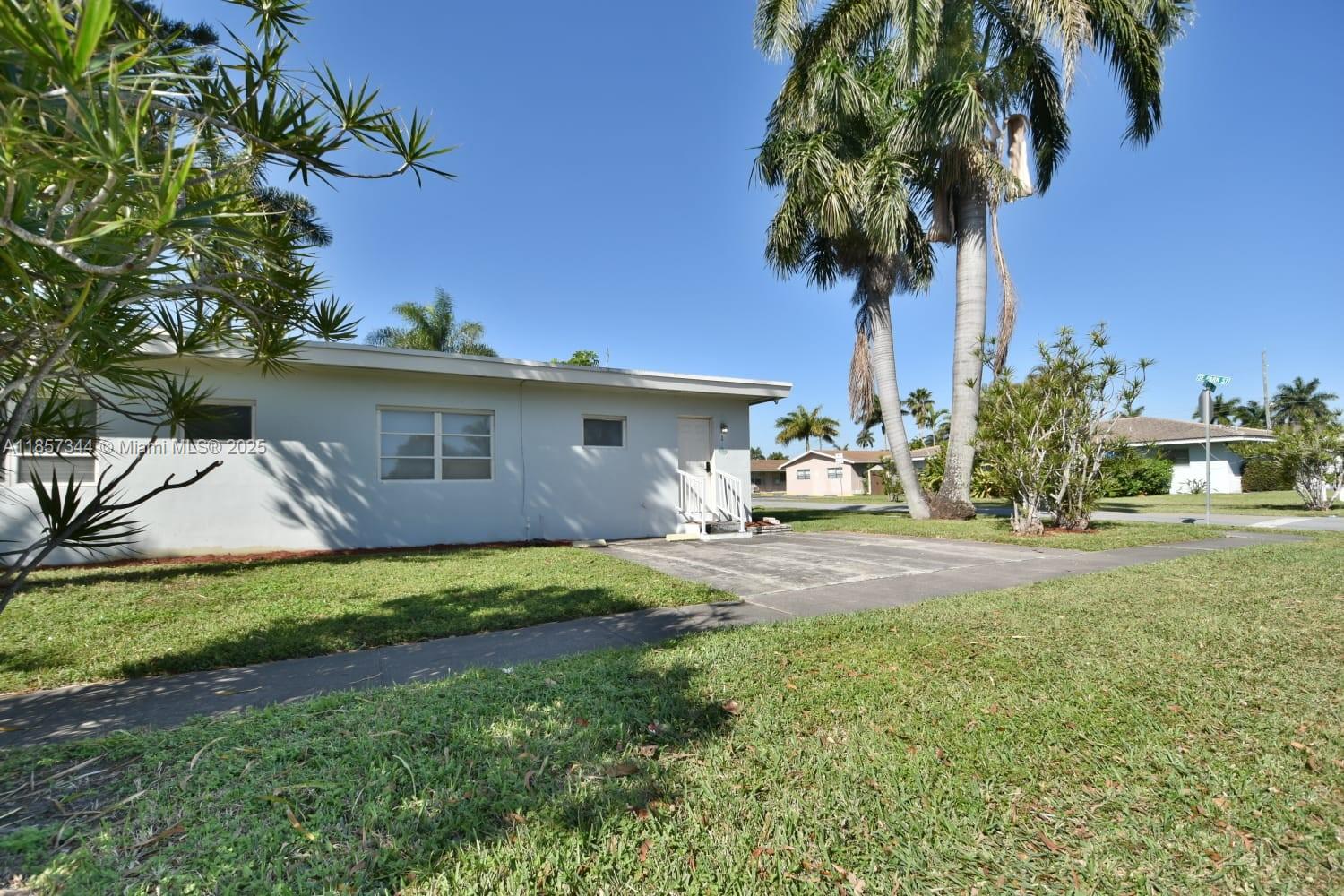 Brand-new, renovated apartment ready to move in. Conveniently located in Dania Beach at 1 mile from the beach, 2 blocks away from A1A, and close to the Ft Lauderdale Airport.
Don't miss this opportunity. Contact the listing agent to book your appointment 24 hours in advance!