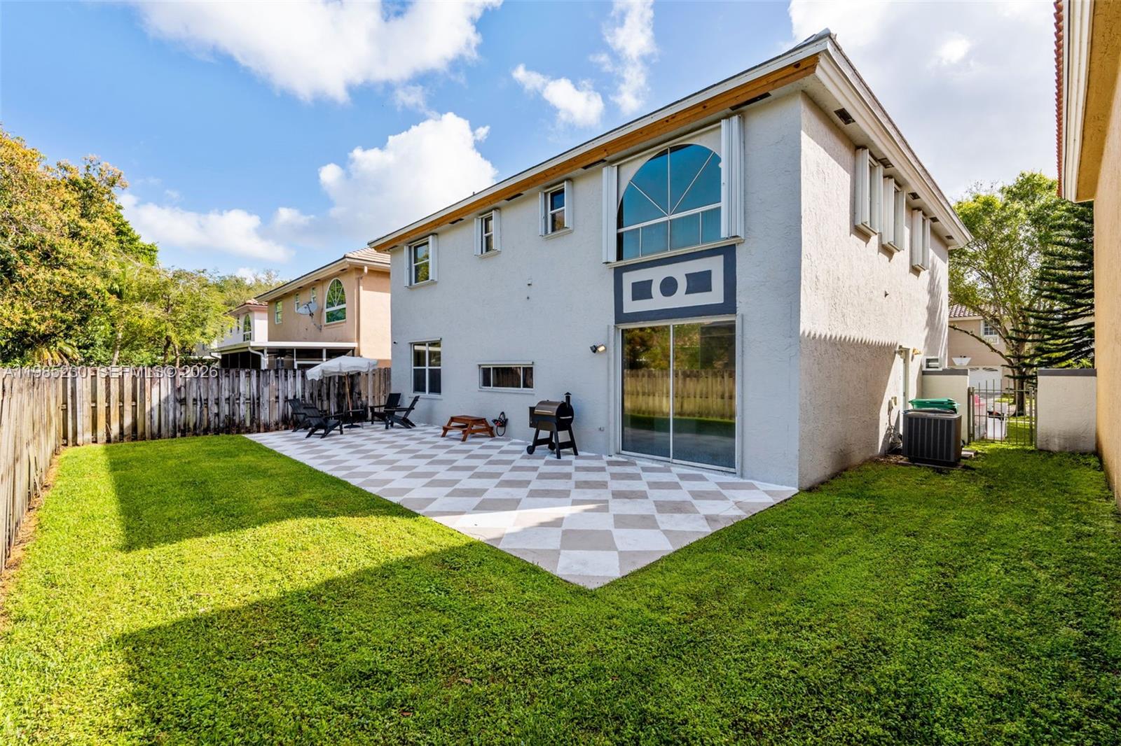 EMBASSY LAKES - Residential