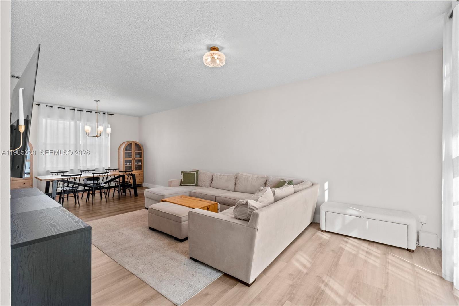 EMBASSY LAKES - Residential