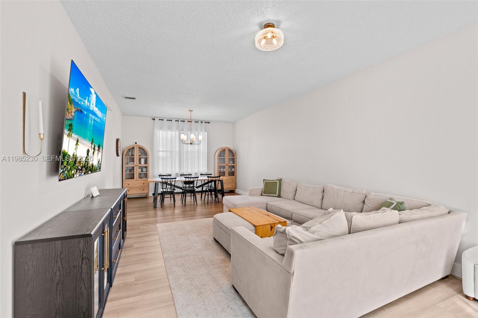 EMBASSY LAKES - Residential