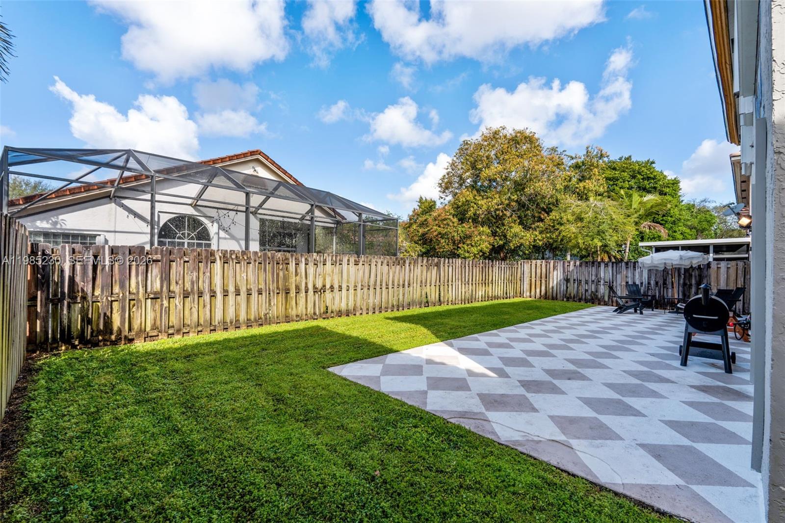 EMBASSY LAKES - Residential