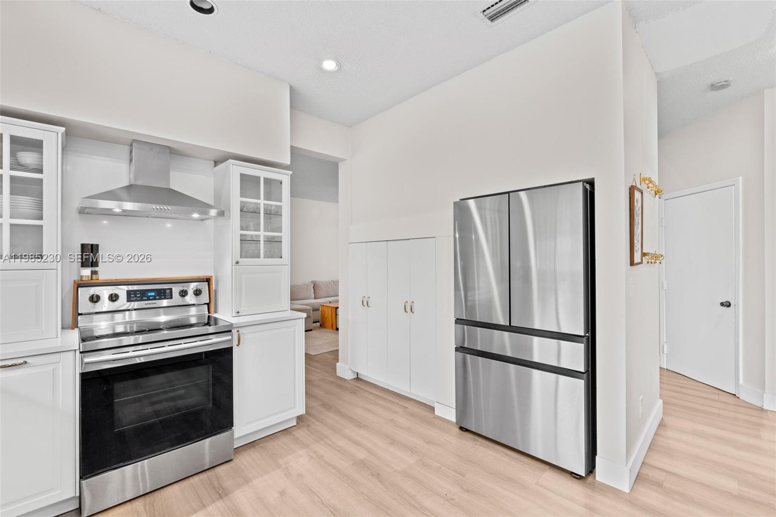 EMBASSY LAKES - Residential