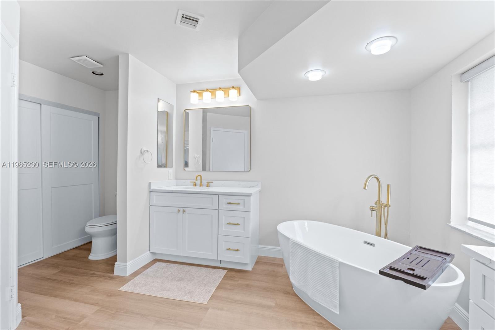 EMBASSY LAKES - Residential