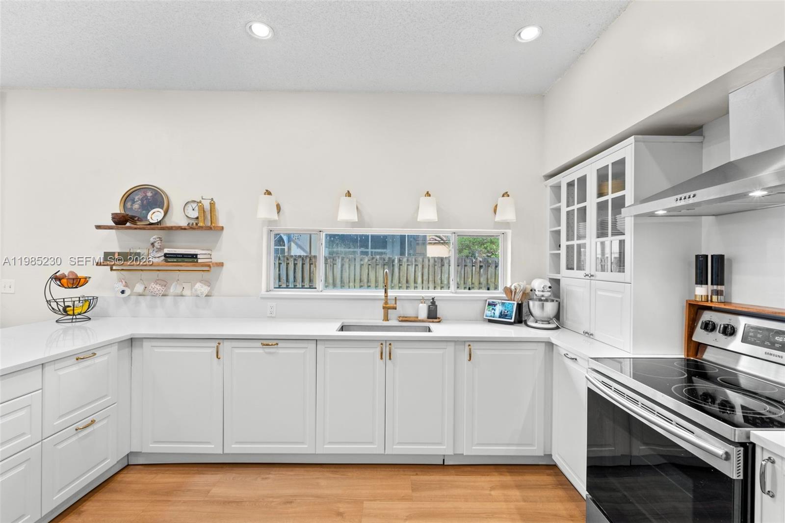 EMBASSY LAKES - Residential