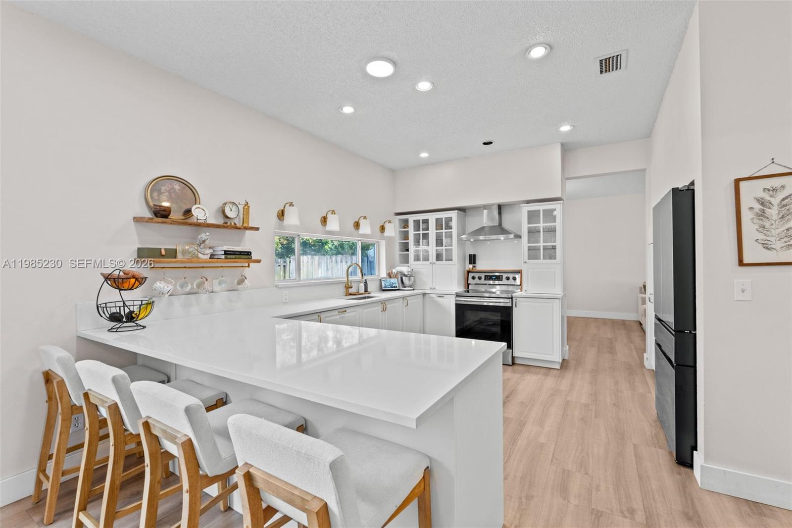 EMBASSY LAKES - Residential