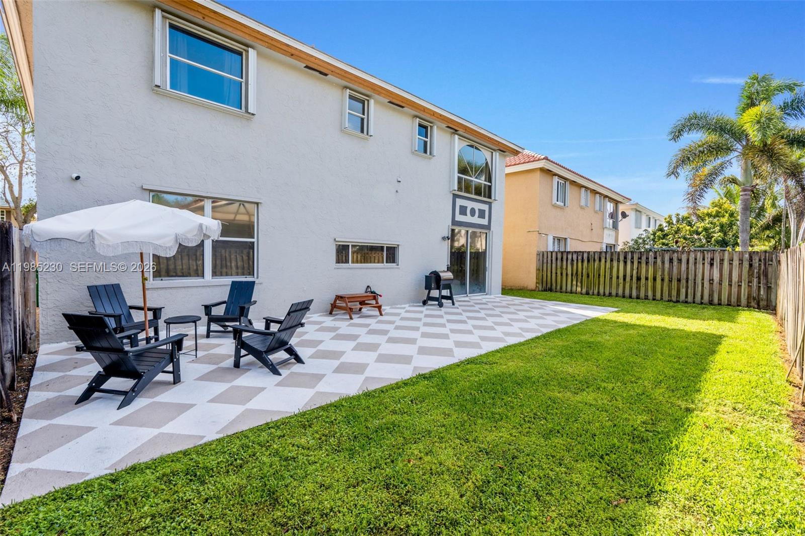 EMBASSY LAKES - Residential