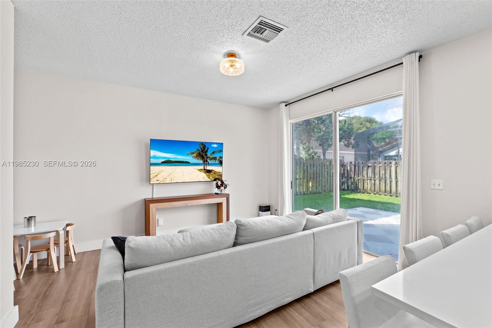 EMBASSY LAKES - Residential