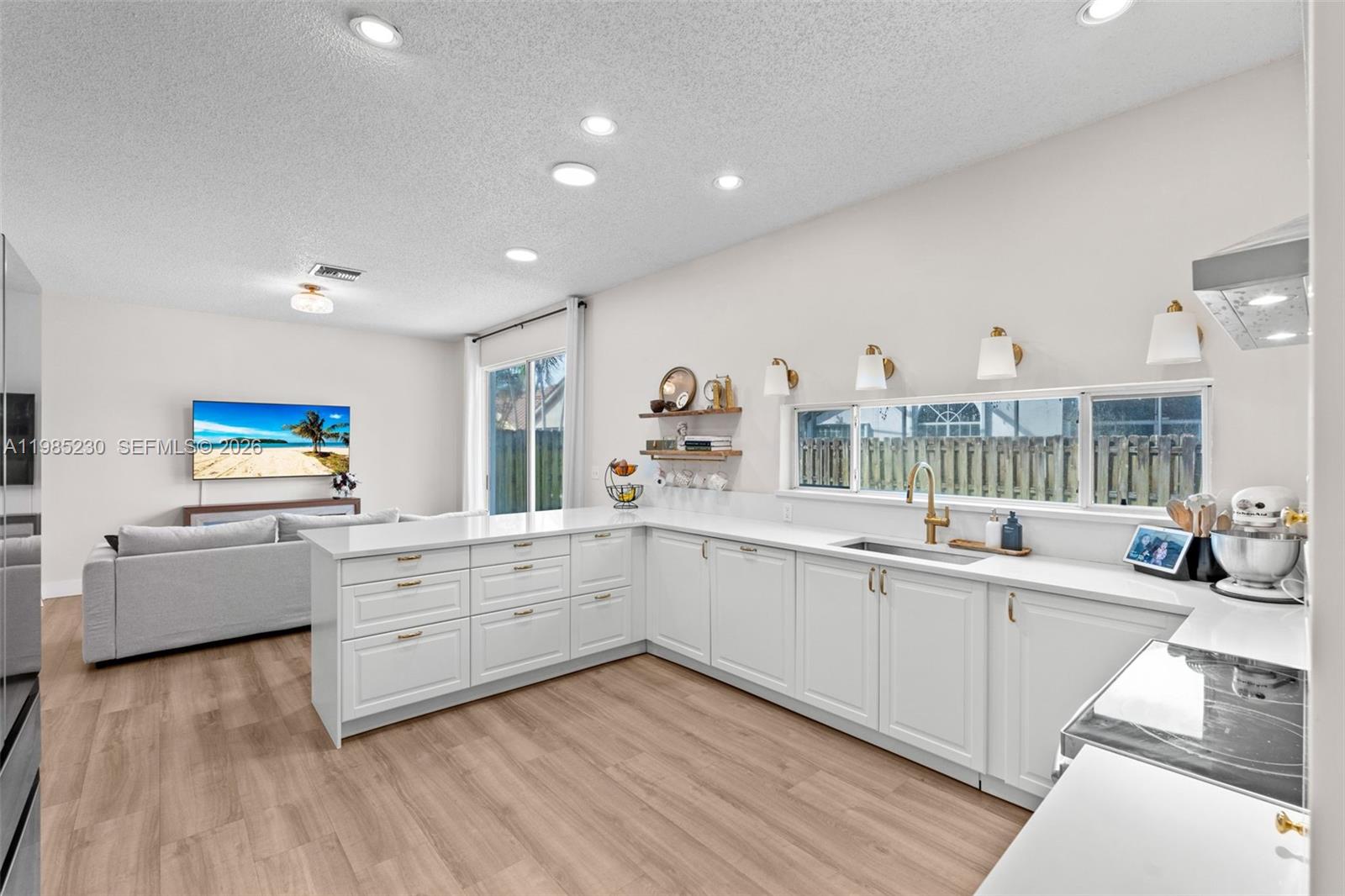 EMBASSY LAKES - Residential