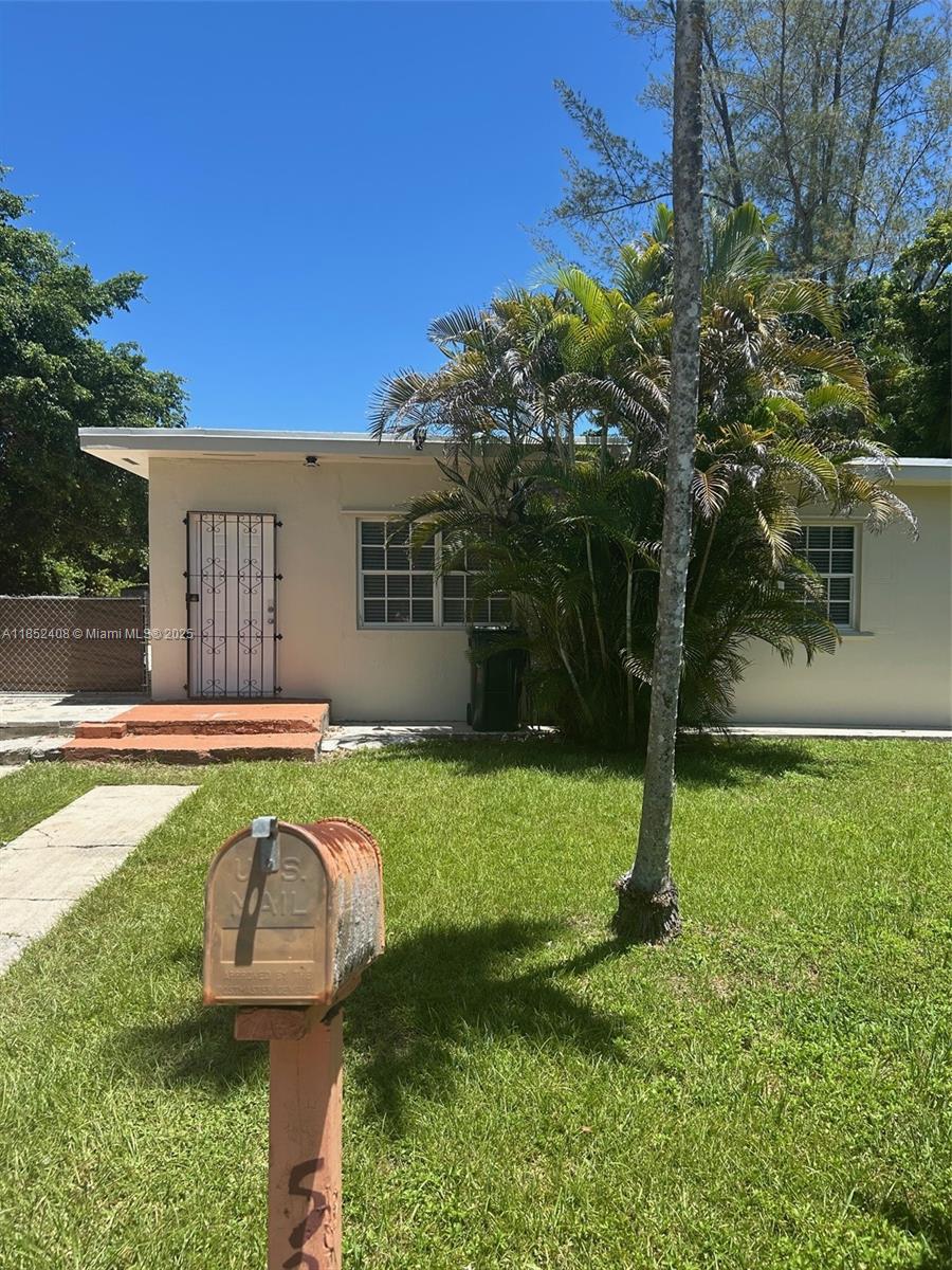 CORNER LOT HOME WITH TWO BEDROOMS AND ONE BATH TILED THROUGHOUT IN SOUTH MIAMI. LARGE LOT (10,00 sq ft) PERFECT FOR FAMILY ENTERTAINMENT. CENTRAL LOCATION CLOSE TO UNIVERSITY OF MIAMI AND CORAL GABLES. PETS ALLOWED. LAWN MAITENANCE IS INCLUDED. EASY TO SHOW.