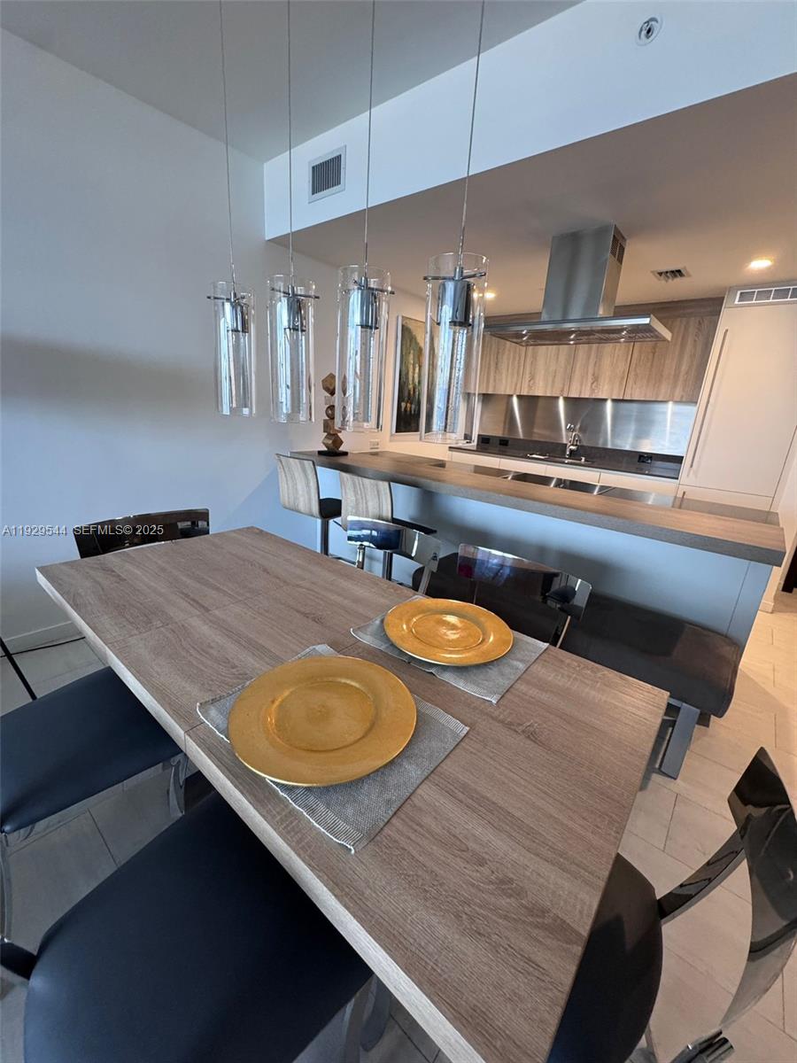 1000 Brickell Plz 2011