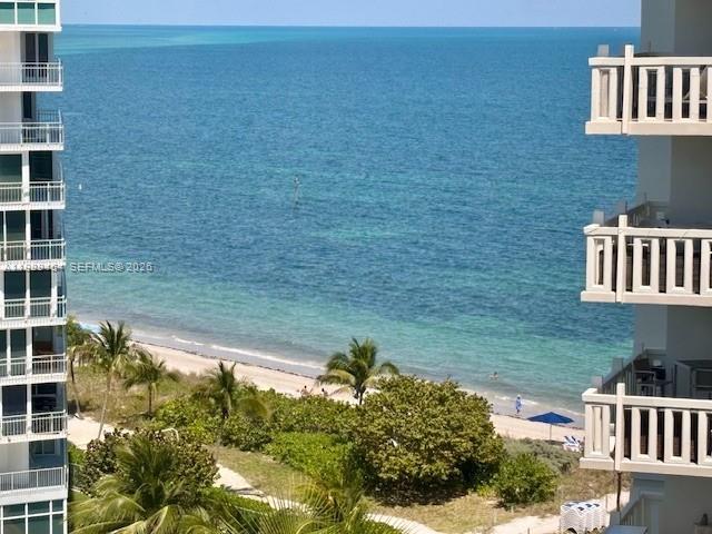 TOWERS OF KEY BISCAYNE CO - Residential