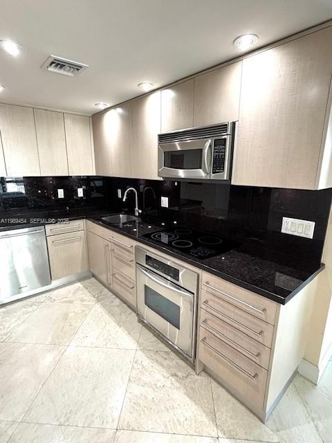 TOWERS OF KEY BISCAYNE CO - Residential