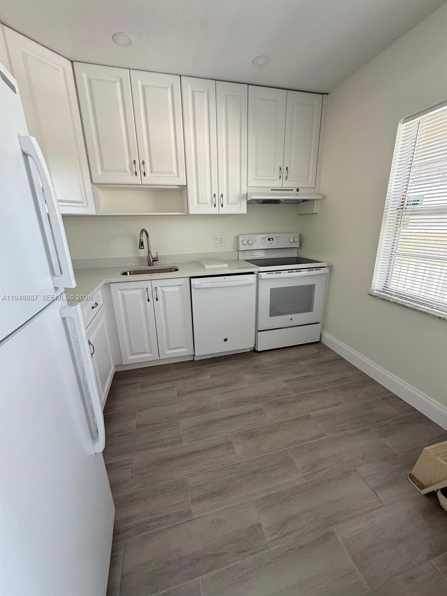 ORIOLE GARDENS 3 CONDO - Residential