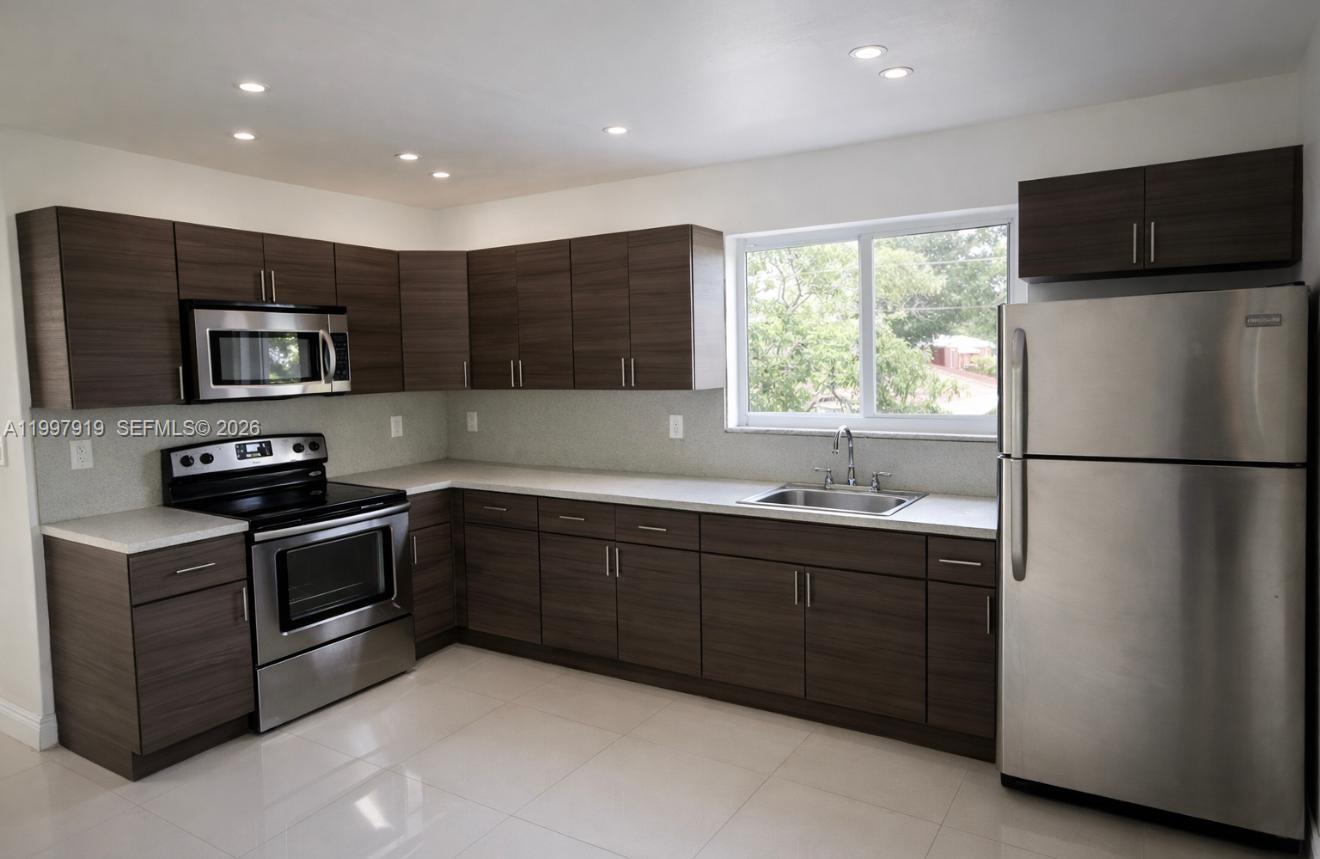 TORRIMAR SUB - Residential Lease