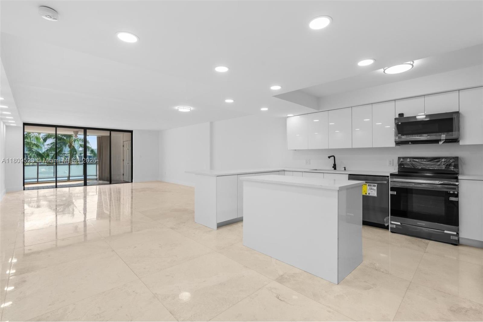 2300 Diana Dr 302, Hallandale Beach, Broward County, Florida - 4 Bedrooms  
3 Bathrooms - 