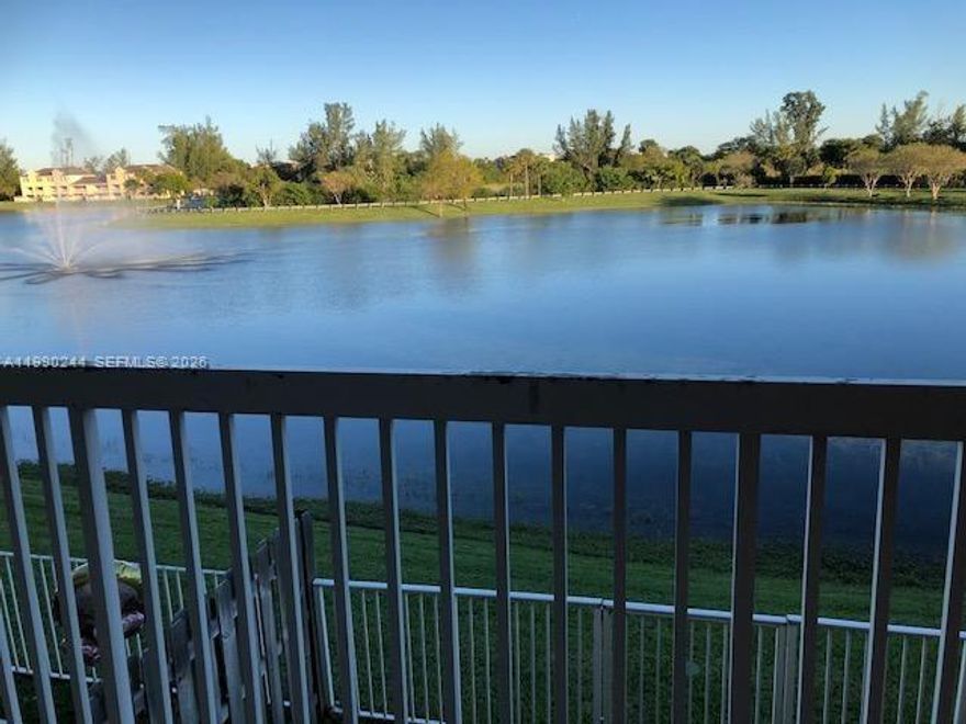 Complite remodeled new appliaces new ac washer & dryer new ligth fixtures title flooring throughout granite counter tops open kitchen large walking closet balcony overlooks lake from both master bedroom and living area, good for investor can be rented inmediately