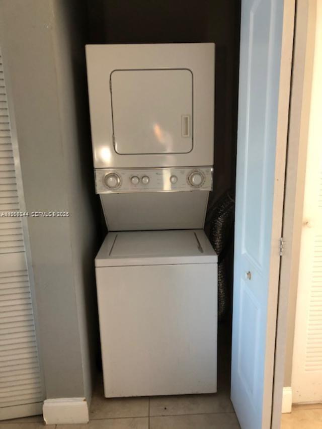 VILLAS AT LAKEVIEW CONDO - Residential