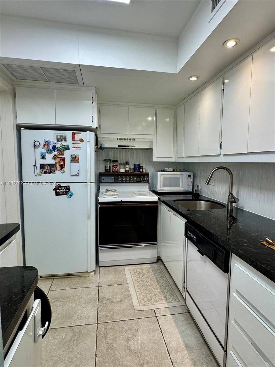 BISC LAKE GARDENS CONDO N - Residential