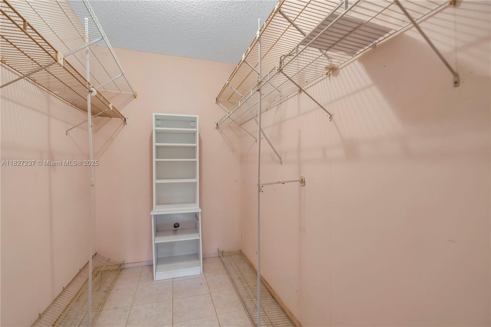 MANORS OF INVERRARY I-9 - Residential