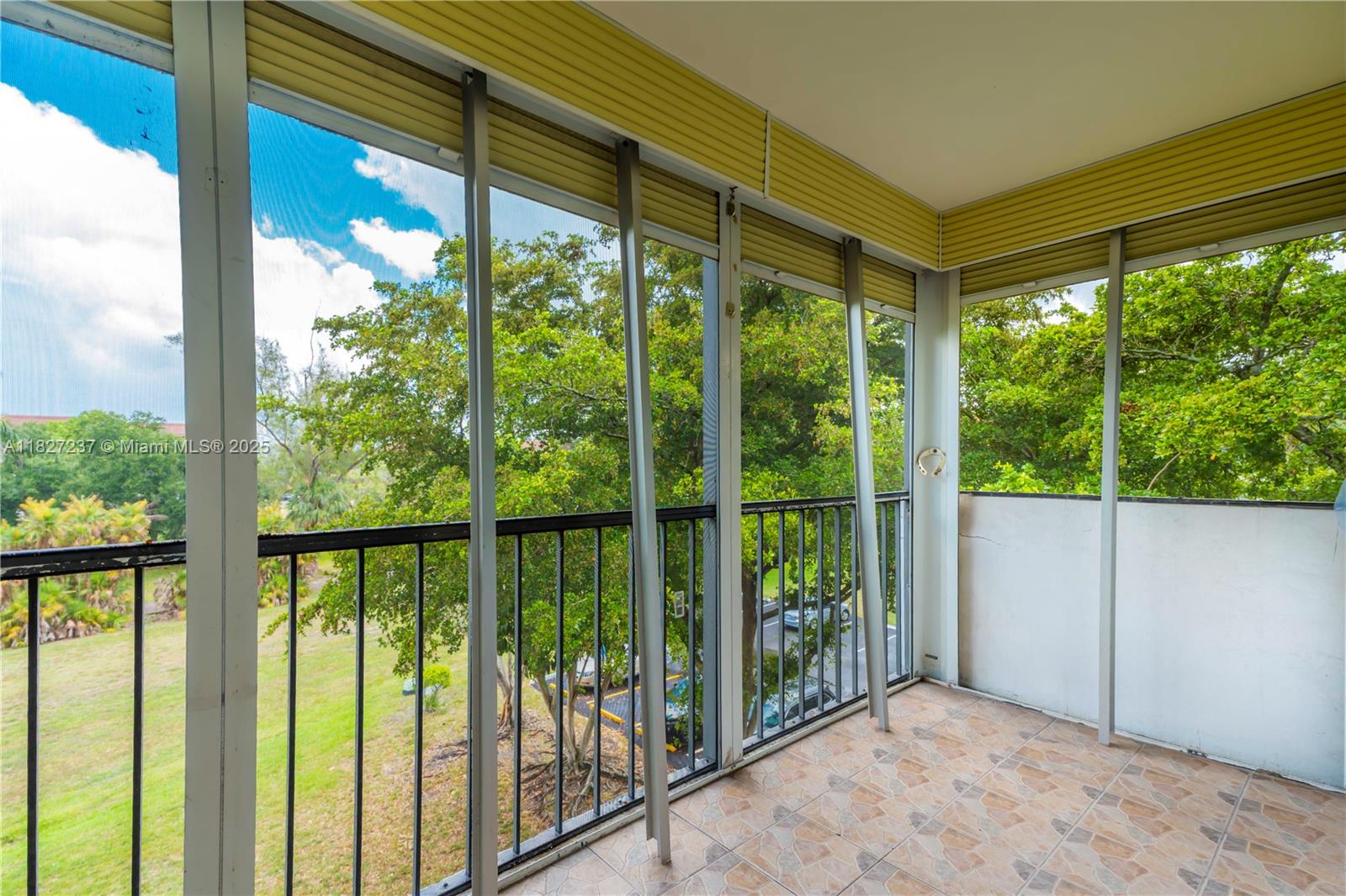 MANORS OF INVERRARY I-9 - Residential