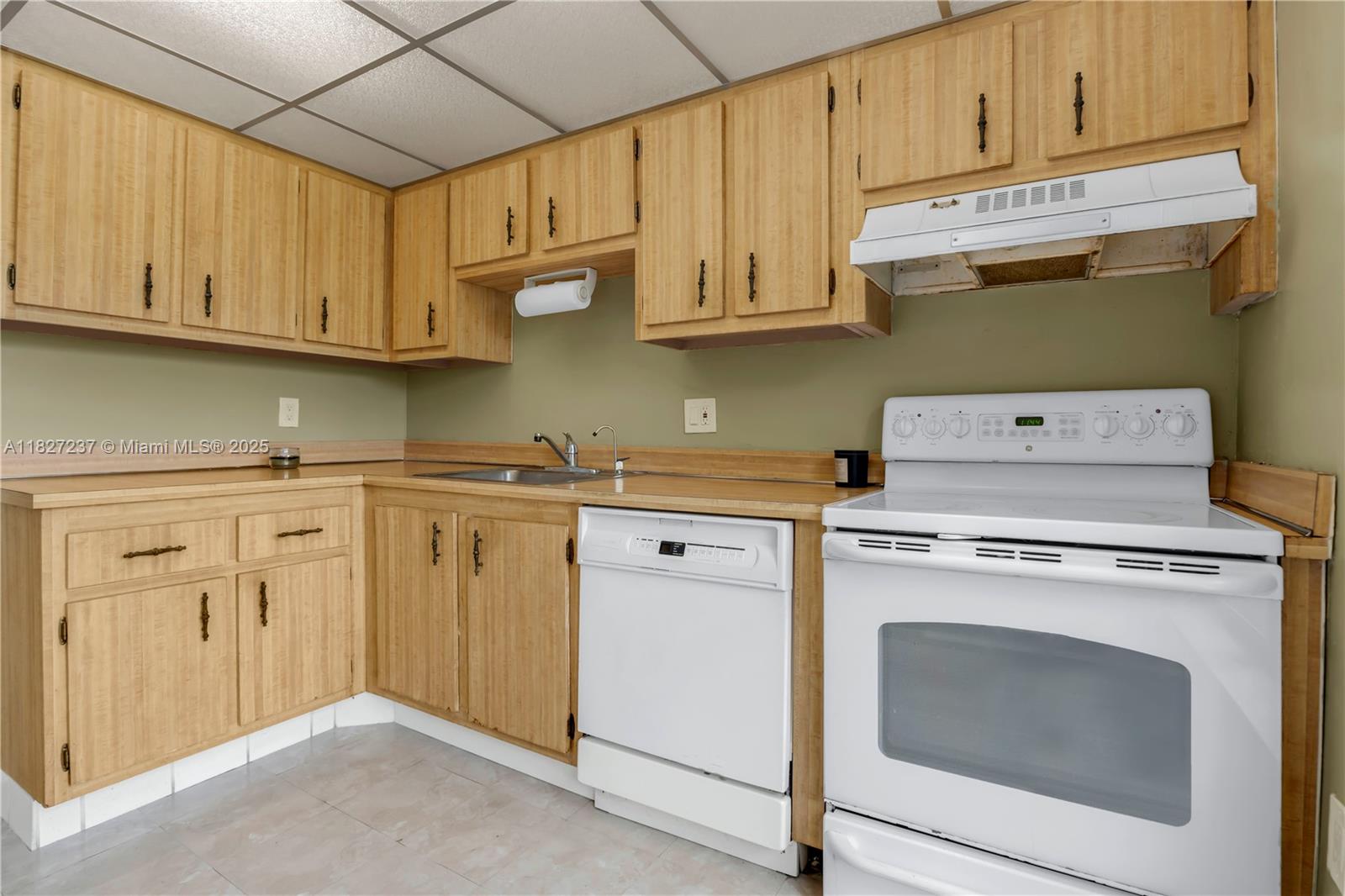 4168 Inverrary Dr 402