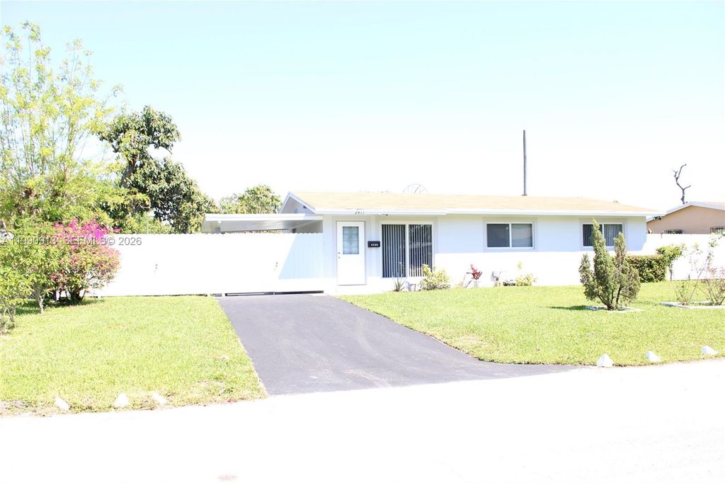 Photo of 2411 SW 6th St, Fort Lauderdale, FL 33312 (MLS # A11990913)