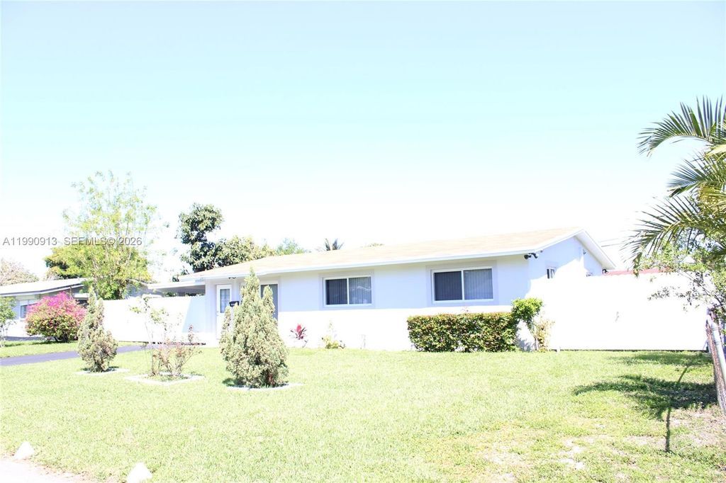Photo of 2411 SW 6th St, Fort Lauderdale, FL 33312 (MLS # A11990913)