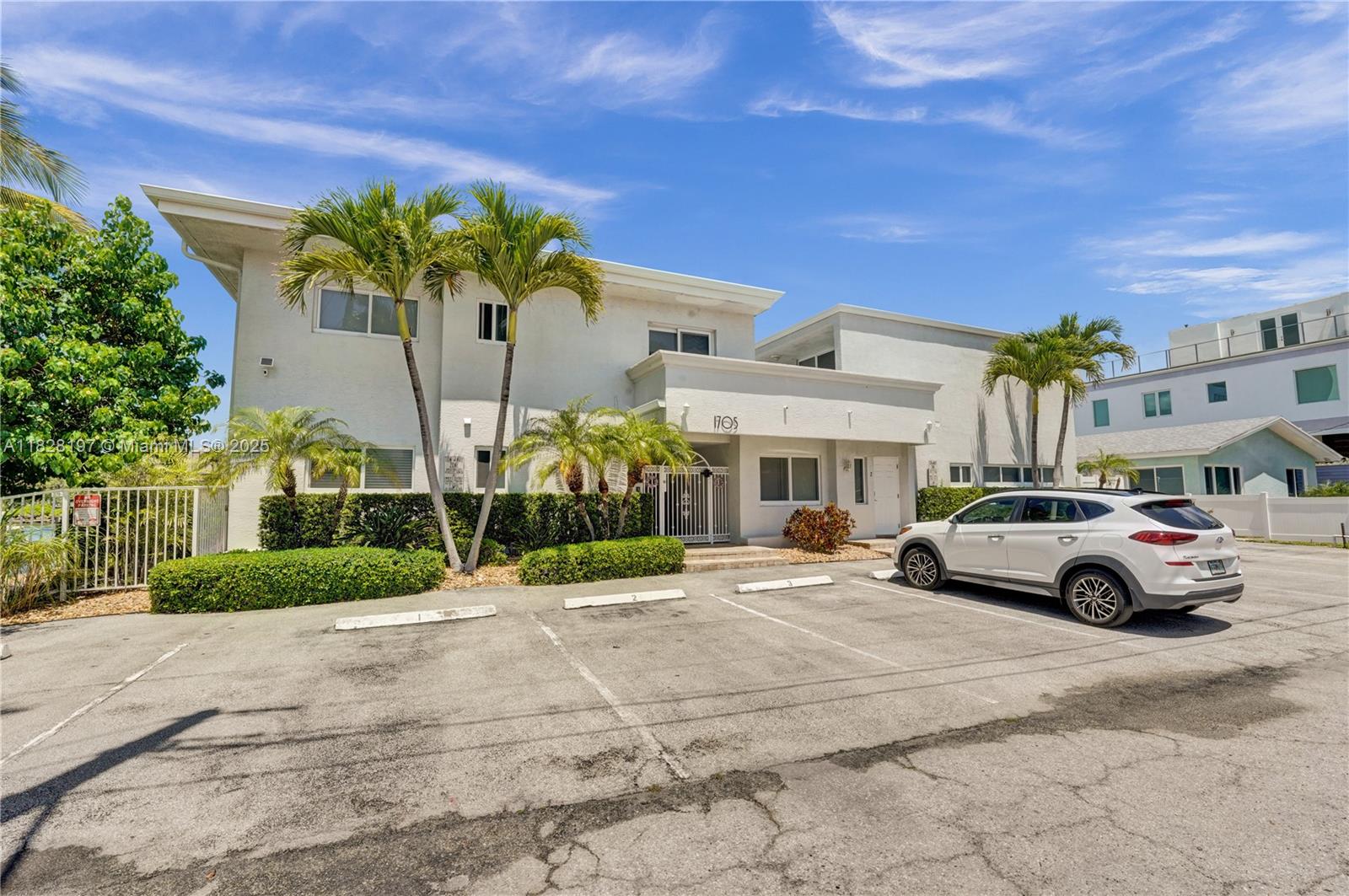 1705 N Riverside Dr 1