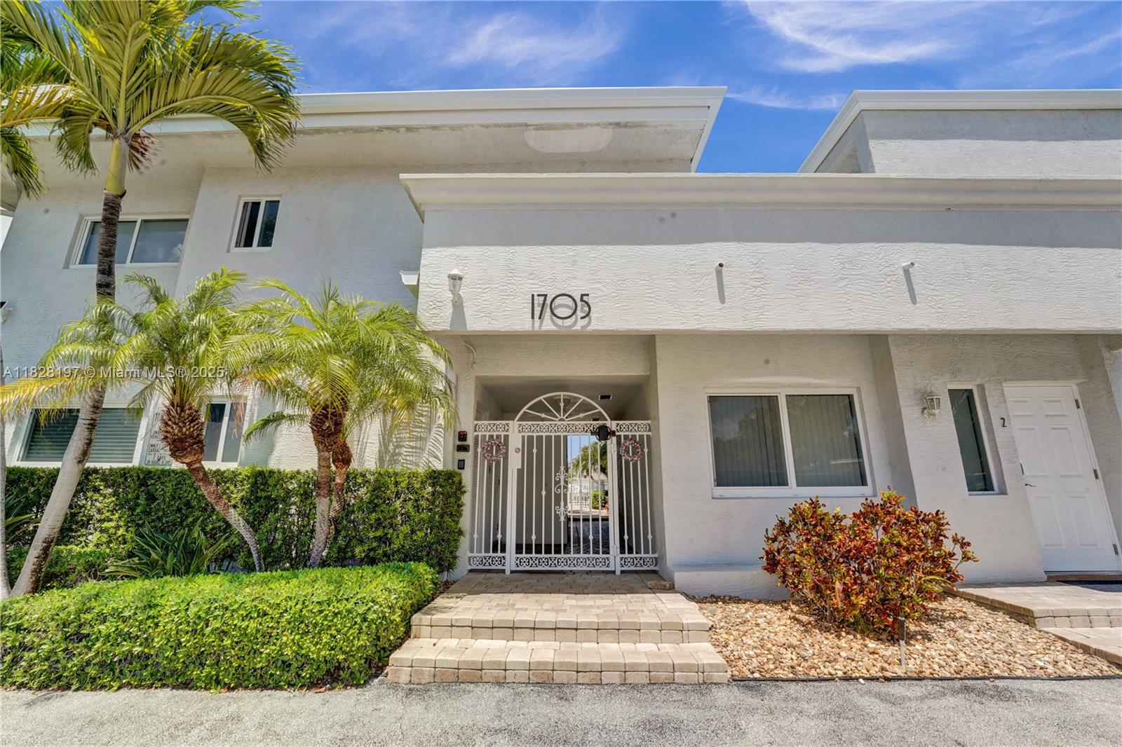 1705 N Riverside Dr 1