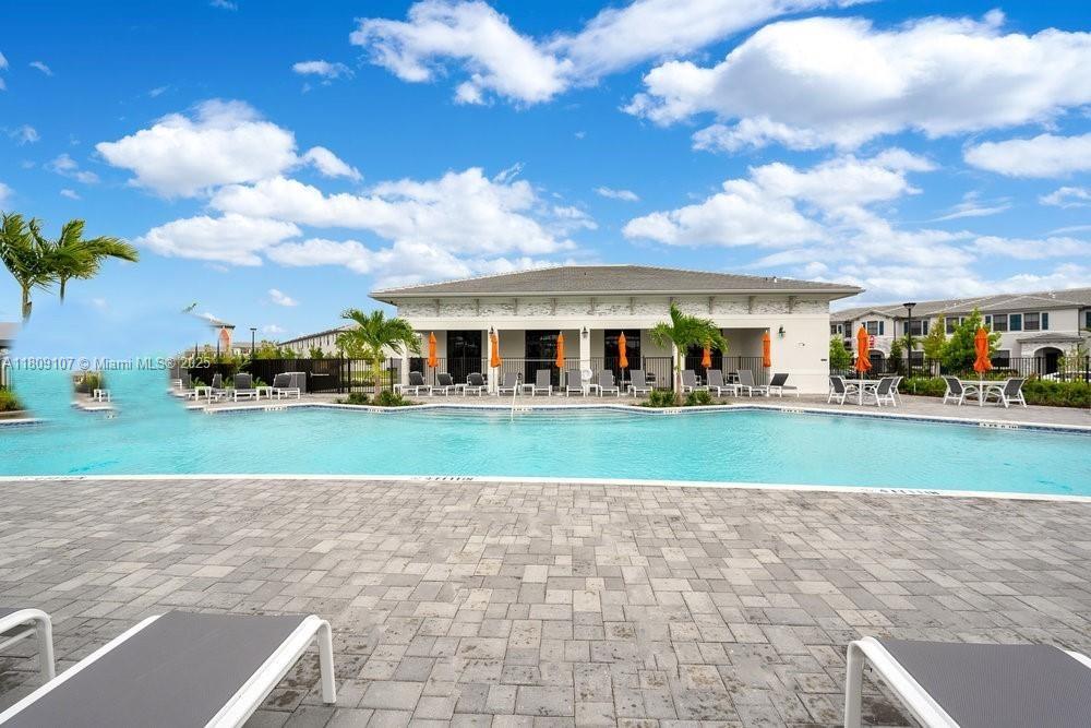 PINE VISTA - Residential