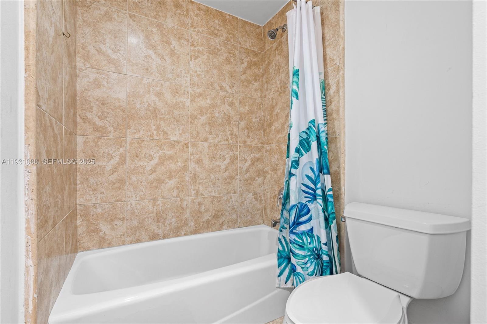 401 BLU OF NORTH BEACH CO - Residential Lease