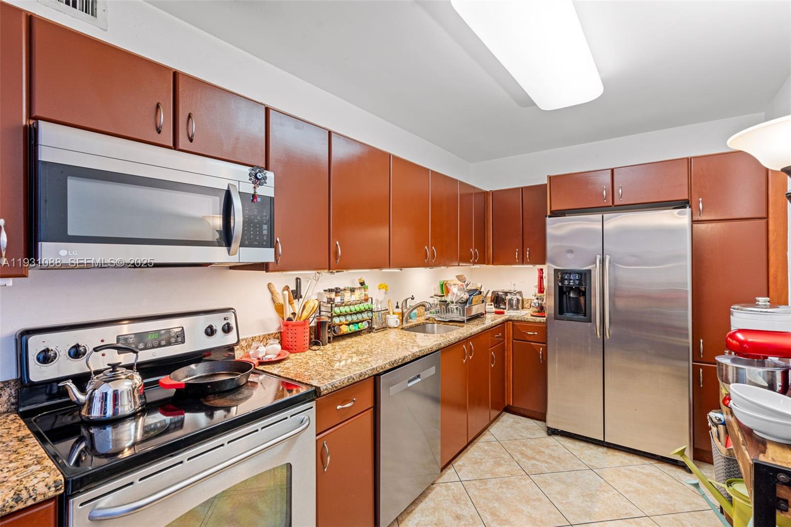 401 BLU OF NORTH BEACH CO - Residential Lease