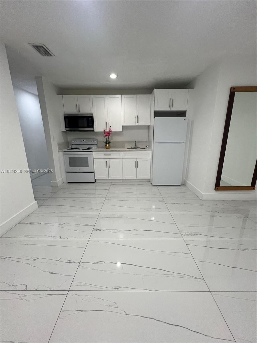 SO MIAMI HEIGHTS MANOR - Residential