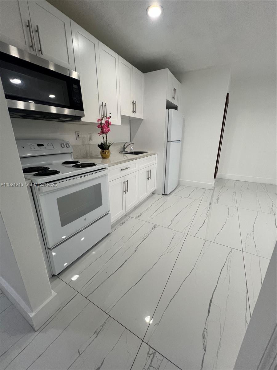 SO MIAMI HEIGHTS MANOR - Residential