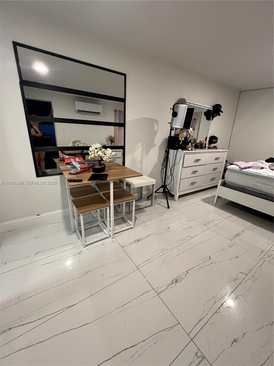 SO MIAMI HEIGHTS MANOR - Residential