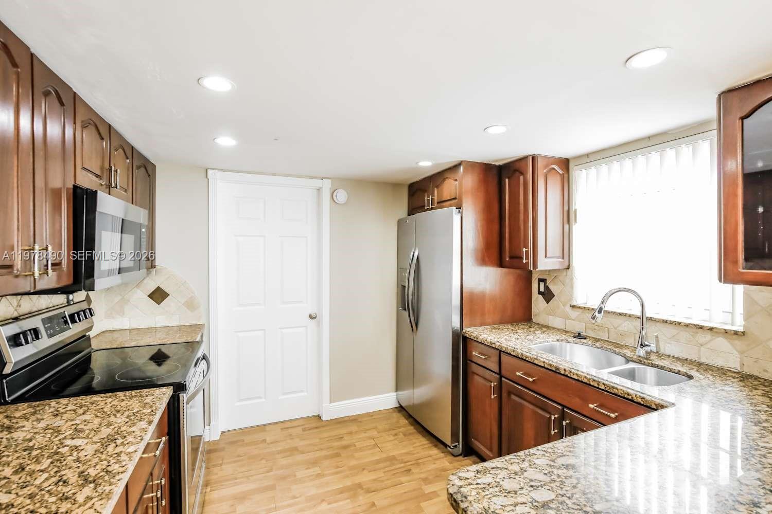 LAKE POINTE SEC 4 - Residential Lease