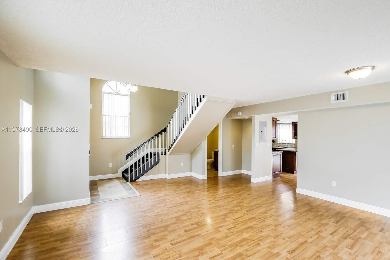 LAKE POINTE SEC 4 - Residential Lease